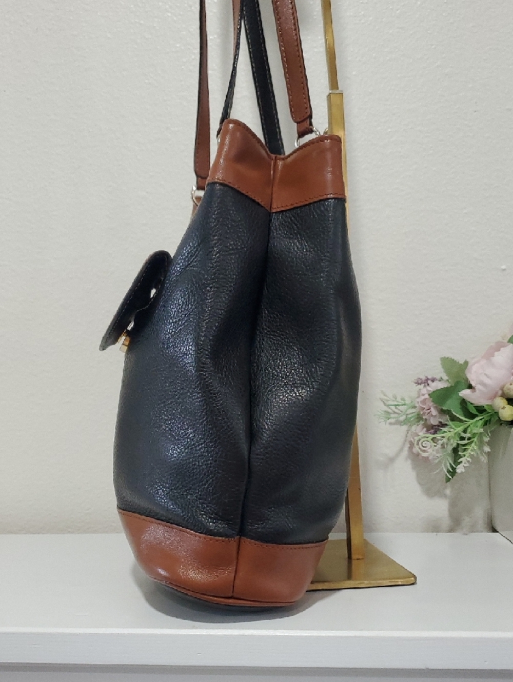 🇮🇹Vintage Bally Pebbled Black Leather Brown Trim Chain Shoulder Bag🤎🖤 - Picture 9 of 16